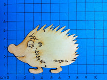 Lade das Bild in den Galerie-Viewer, Igel laufend aus Holz