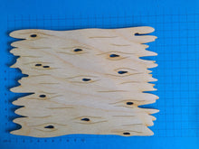 Lade das Bild in den Galerie-Viewer, Schild mit Brettoptik aus Holz