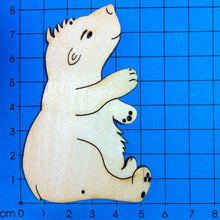 Lade das Bild in den Galerie-Viewer, Eisbär sitzend aus Holz