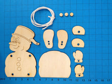 Lade das Bild in den Galerie-Viewer, Schneemann Frosty aus Holz, Schlenker-Figur