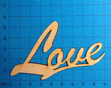 Lade das Bild in den Galerie-Viewer, Schriftzug "Love" aus Holz