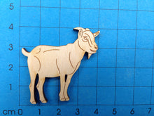 Lade das Bild in den Galerie-Viewer, Ziege aus Holz