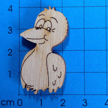 Lade das Bild in den Galerie-Viewer, Vogel aus Holz, seitlich schauend