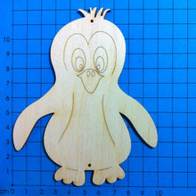Lade das Bild in den Galerie-Viewer, Pinguinbaby aus Holz
