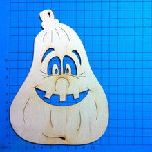 Lade das Bild in den Galerie-Viewer, Kürbis länglich mit Gesicht aus Holz