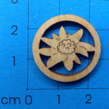 Lade das Bild in den Galerie-Viewer, Schmuckteil aus Holz, verschiedene Figuren 2cm