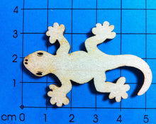 Lade das Bild in den Galerie-Viewer, Gecko aus Holz
