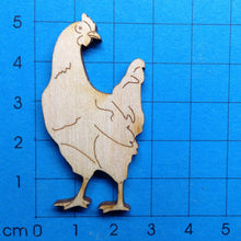 Lade das Bild in den Galerie-Viewer, Henne aus Holz