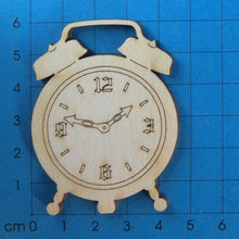 Lade das Bild in den Galerie-Viewer, Wecker aus Holz