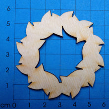 Lade das Bild in den Galerie-Viewer, Türkranz aus Holz