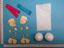 Lade das Bild in den Galerie-Viewer, Schneemann mit Topf aus Holz mit Styropor-Bauch