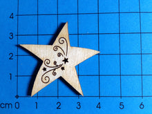 Lade das Bild in den Galerie-Viewer, Stern mit Tribal aus Holz