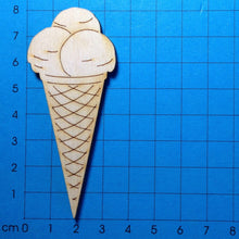 Lade das Bild in den Galerie-Viewer, Eiswaffel mit 3 Kugeln aus Holz