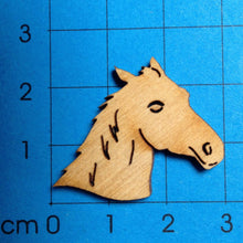 Lade das Bild in den Galerie-Viewer, Pferdekopf aus Holz