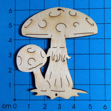 Lade das Bild in den Galerie-Viewer, Fliegenpilz mit Kind aus Holz