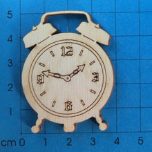 Lade das Bild in den Galerie-Viewer, Wecker aus Holz