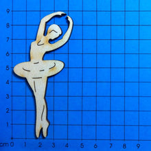 Lade das Bild in den Galerie-Viewer, Ballerina aus Holz 5. Position