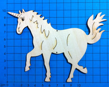 Lade das Bild in den Galerie-Viewer, Einhorn aus Holz
