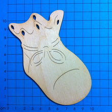 Lade das Bild in den Galerie-Viewer, Babyschuh schräg aus Holz Geschenke zur Geburt basteln, Geschenke zur Taufe gestalten, Basteln für Kindern, Babygeschenke malen, Babyschuhe aus Holz, Babygeschenke basteln, Bastelset aus Holz, Dekoration mit Kindern gestalten, Bärchen basteln, Bastelset aus Holz, Geschenke zur Geburt basteln, Bärchen basteln, Babyschuhe aus Holz, Dekoration mit Kindern gestalten, Babygeschenke malen, Babygeschenke basteln, Basteln für Kindern, Geschenke zur Taufe gestalten, BYH 1910