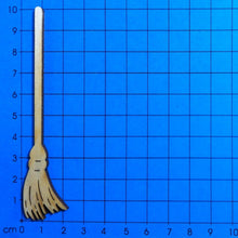 Lade das Bild in den Galerie-Viewer, Basteln mit Kindern, Dekoidee , Basteln mit Kindern, Basteln mit Kindern einfach, Bastelideen aus Holz, Besen zum Basteln, Geschenke selbst gestalten, Besen aus Holz, Hexenbesen bemalen, PUH 6710