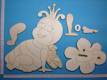 Lade das Bild in den Galerie-Viewer, Bienenkönigin als Standfigur ca. 30cm aus Holz Frühjahrsdekoration Biene, Bienenstock, Bienenkorb, Bastelidee Biene, mit Kindern dekorieren, Bienen malen, Bastelidee Biene, Frühjahrsdekoration, Bienenzubehör, Bienenhaus, BIH 5930SB