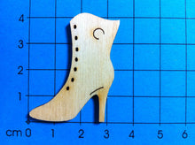 Lade das Bild in den Galerie-Viewer, Stiefelette aus Holz