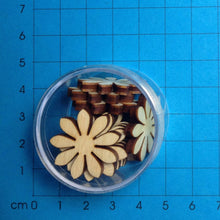 Lade das Bild in den Galerie-Viewer, Margeriten aus Holz in Dosen Margerite, Blumen zum Bemalen, Blumen zum Basteln, Blumen zum Kartengestalten, Blumen zum Dekorieren, Streuteil Blume, Margerite aus Holz, Blumen zum Geburtstag, Blumen für Gartendeko, Blumen aus Holz, BLH 49D02