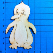 Lade das Bild in den Galerie-Viewer, Pinguinmama aus Holz