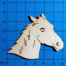 Lade das Bild in den Galerie-Viewer, Pferdekopf aus Holz