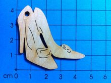 Lade das Bild in den Galerie-Viewer, Schlüsselanhänger Schuhpaar 4cm Schuhe zum Basteln, Zickenzone mit Pumps, Prinzessin basteln, Holzteile bemalen, Stiefel aus Holz zum Basteln, Pumps zum Bemalen, Ballerina zum Basteln, Ideen aus Holz für Kinderzimmer, Für Schuhfetischisten, Basteln mit Kindern, Holzteilchen zum Anmalen, Schuhe zum Bemalen, Highheels zum Bemalen, Türschilder basteln, PZH 5704