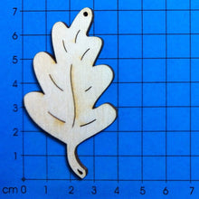 Lade das Bild in den Galerie-Viewer, Eichenblatt aus Holz