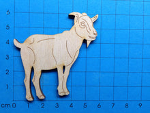 Lade das Bild in den Galerie-Viewer, Ziege aus Holz