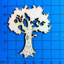 Lade das Bild in den Galerie-Viewer, Baum / Obstbaum mit Laub aus Holz