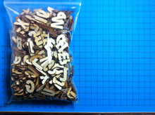 Lade das Bild in den Galerie-Viewer, Buchstaben in 2,3cm aus Holz