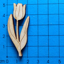 Lade das Bild in den Galerie-Viewer, Tulpe aus Holz
