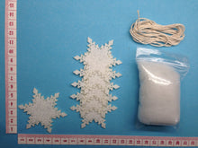 Lade das Bild in den Galerie-Viewer, Eiskristalle aus Filz zum Nähen