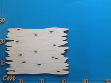 Lade das Bild in den Galerie-Viewer, Schild mit Brettoptik aus Holz