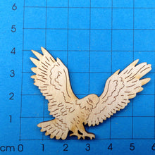 Lade das Bild in den Galerie-Viewer, Adler aus Holz  VLH 3104
