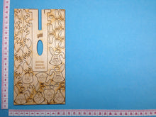 Lade das Bild in den Galerie-Viewer, Pompom Oster Figuren aus Holz Küken und Gockel basteln, gestalten, Puschel-Figuren zu Ostern, Oster-Deko mit Kindern, gestalten, Basteln mit Kindern, Pompom Tiere aus Holz, Frühjahrsdeko basteln, Bastelset aus Holz, Hasen bemalen, Bommel-Tiere basteln, WHS 8304SB