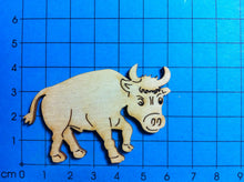Lade das Bild in den Galerie-Viewer, Stier aus Holz