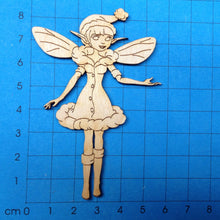 Lade das Bild in den Galerie-Viewer, Winterelfe mit Mütze aus Holz