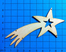 Lade das Bild in den Galerie-Viewer, Kometen mit Löcher aus Holz