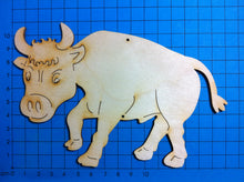 Lade das Bild in den Galerie-Viewer, Stier aus Holz