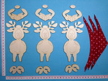 Lade das Bild in den Galerie-Viewer, Bastelset aus Holz: 3 Rentier-Sängerknaben