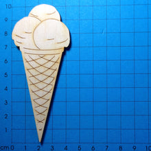 Lade das Bild in den Galerie-Viewer, Eiswaffel mit 3 Kugeln aus Holz