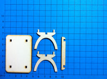 Lade das Bild in den Galerie-Viewer, Tisch aus Holz