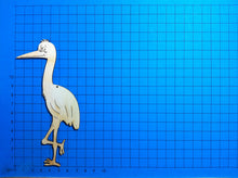 Lade das Bild in den Galerie-Viewer, Storch stehend aus Holz