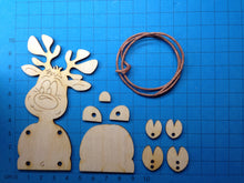 Lade das Bild in den Galerie-Viewer, Rentier aus Holz, Schlenker-Figur