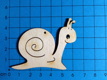 Lade das Bild in den Galerie-Viewer, Schnecke aus Holz