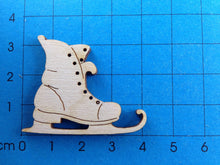 Lade das Bild in den Galerie-Viewer, Schlittschuh antik aus Holz